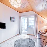 Johannishof Wein-cafe & Gaestehaus Гостевой дом