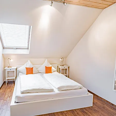 Penzion Johannishof Wein-cafe & Gaestehaus Langsur