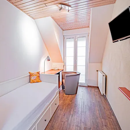 Guest house Johannishof Wein-cafe & Gaestehaus Langsur