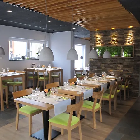 Johannishof Wein-café&gästehaus 4*