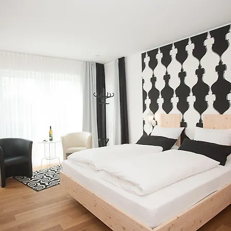 Johannishof Wein-cafe & Gaestehaus Penzion Langsur