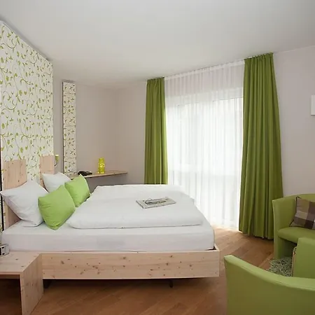 Guest house Johannishof Wein-cafe & Gaestehaus Langsur